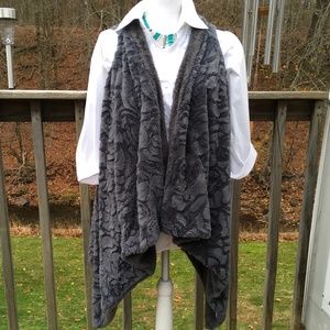 A-line gray reversible fluffy “Sherpa” vest fits most (regular size)